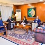 اسحاق ڈار